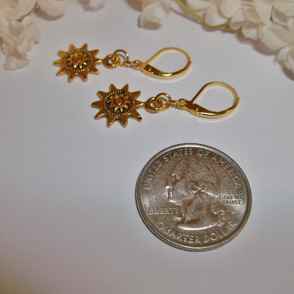 Earring Gold Sunburst Everyday Casual Jewelry 3693 - Picture 5 of 5